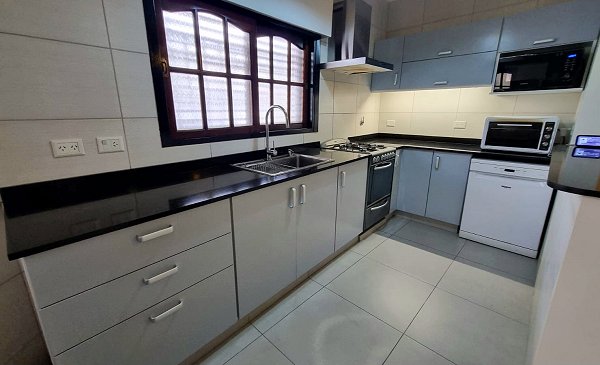 mueble de cocina laqueado